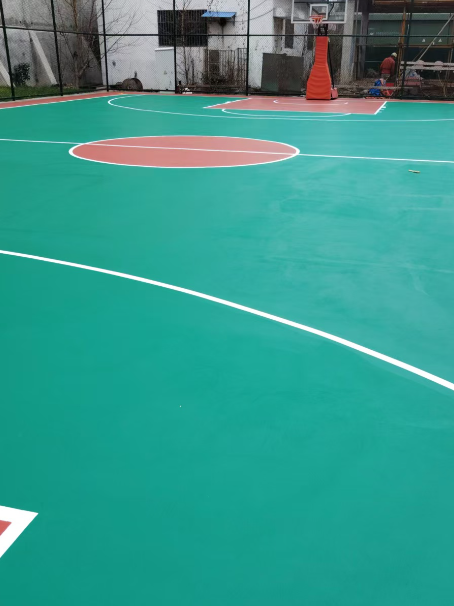三乡镇 球场长期使用易出现地面开裂